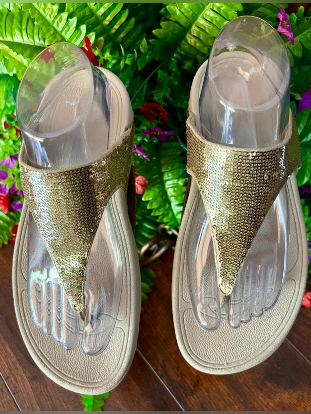 Fitflop Gold Sequin Thong Sandals-Size 8
